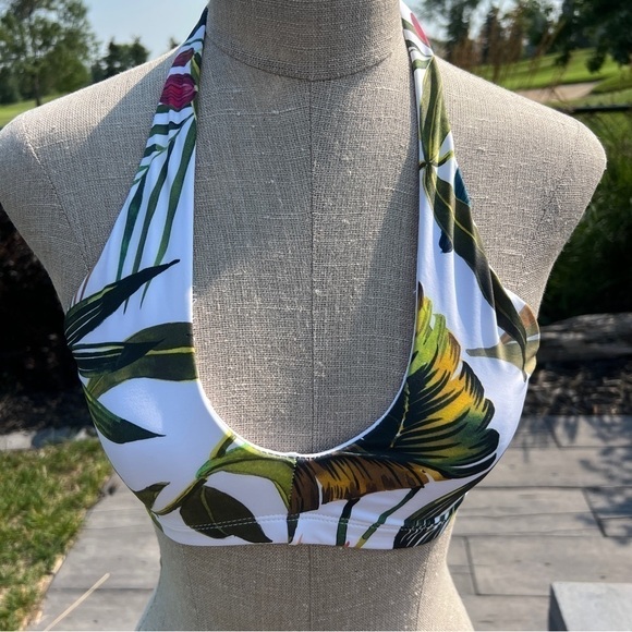 Vitamin A NWT Tropical Print Halter Bikini Top Size Medium - Picture 4 of 7